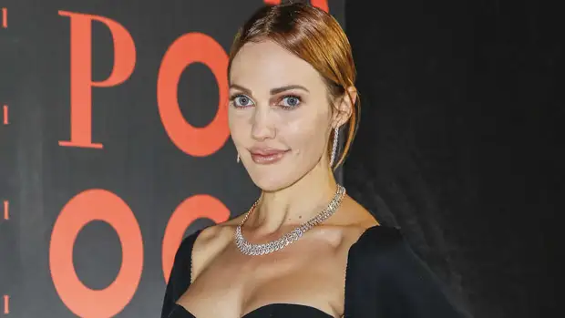 Звезда "Великолепного века" Узерли объяснила, почему не торопится худеть спустя год после родов