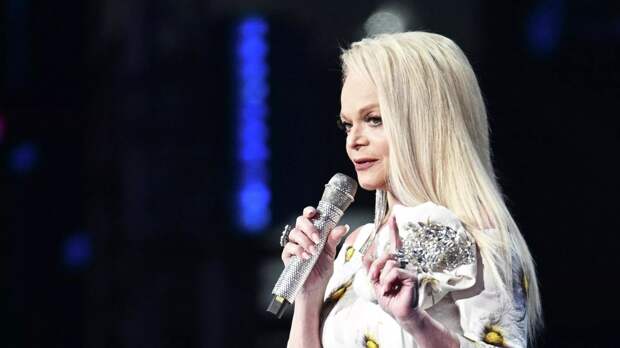 «Приносим свои извинения»: Лариса Долина перенесла юбилейный концерт в Санкт-Петербурге