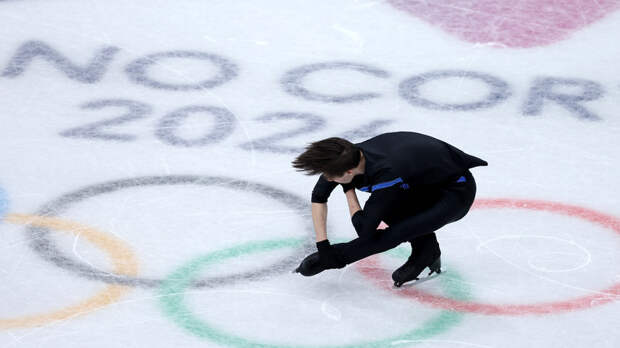 Украинский фигурист пояснил провал в произвольной программе тем, что выступал после Гуменника