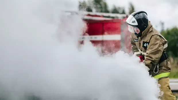 Три человека погибли из-за пожара в частном доме в ХМАО
