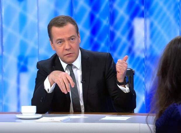 Медведев уверен, что решение о повышении НДС является менее болезненным