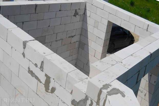 Трещины в стене из газобетона: причины и способы борьбы
