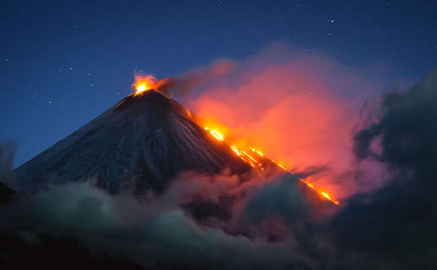 Красота и величие вулканов Камчатки