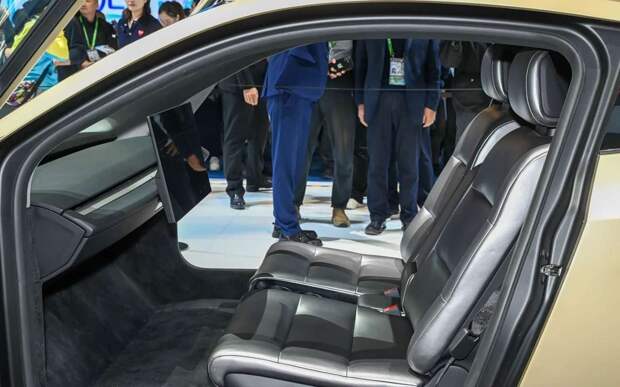 Без руля, педалей и зеркал: стартовал выпуск нового электрокара Tesla