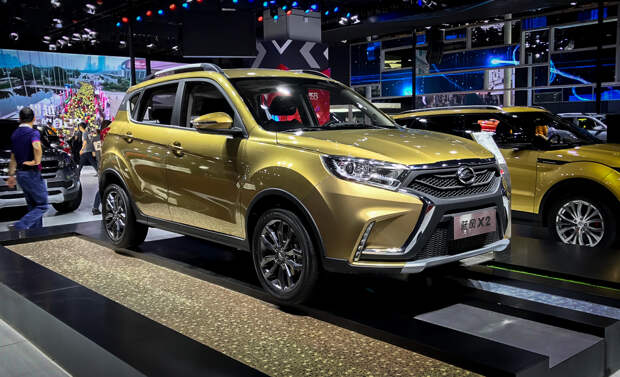 Китайскую копию Lada XRAY показали живьем