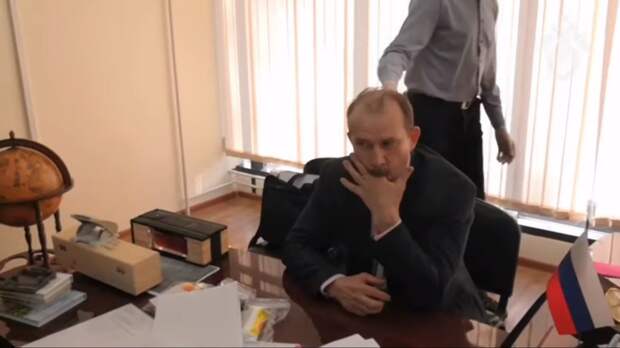 Поедание улики российским чиновником сняли на видео сотрудники Следкома