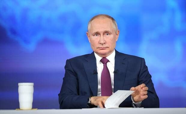 Президент РФ Владимир Путин объявил благодарность коллективу "Росгосстраха"