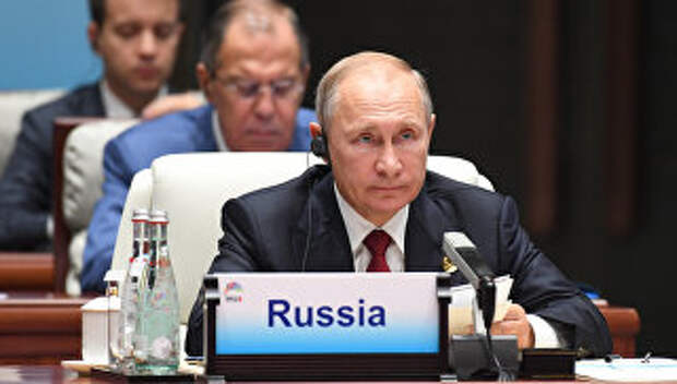 Президент РФ Владимир Путин во время встречи лидеров БРИКС с главами приглашенных государств. 5 сентября 2017