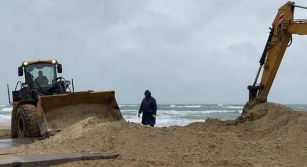 Пляжи в Анапе откроют в 2026? На курорте испытывают технологию по формированию чистого слоя песка