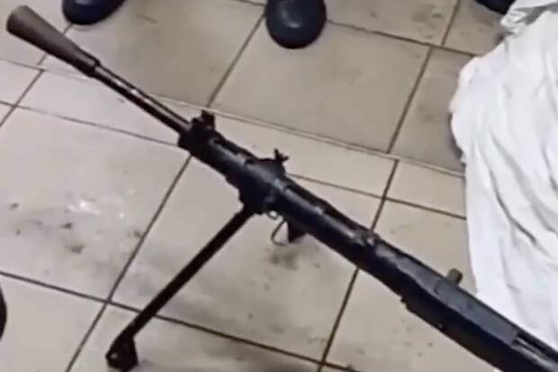 Найденный в автосервисе российского города пулемет показали на видео