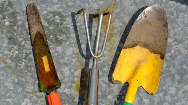 Танец с граблями: во сколько обойдется «набор майского дачника»