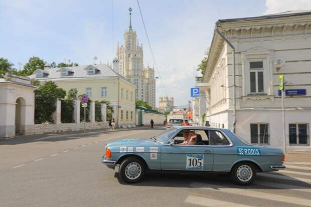 Выставка более 140 раритетных авто прошла в рамках ретроралли «СТОЛИЦА.RODIS Классик Тур»