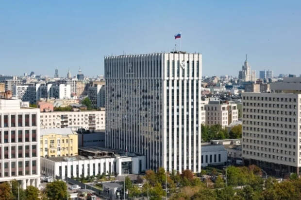 Минюст РФ признал иноагентами режиссеров Мамина* и Теплякова*