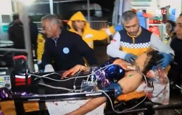 Появилось видео из подвергшегося нападению стамбульского клуба