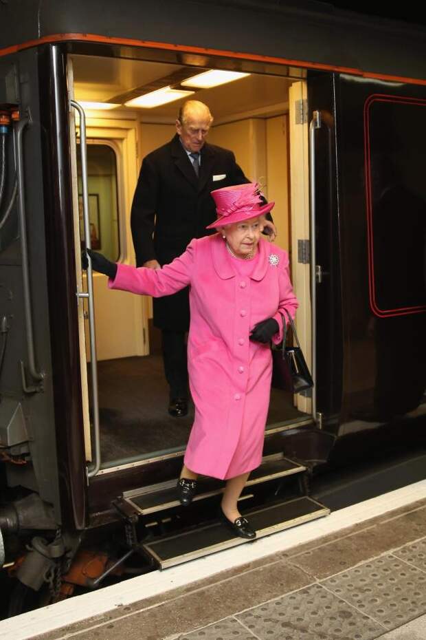 Картинки по запросу Поезд королевы Великобритании Виктории
