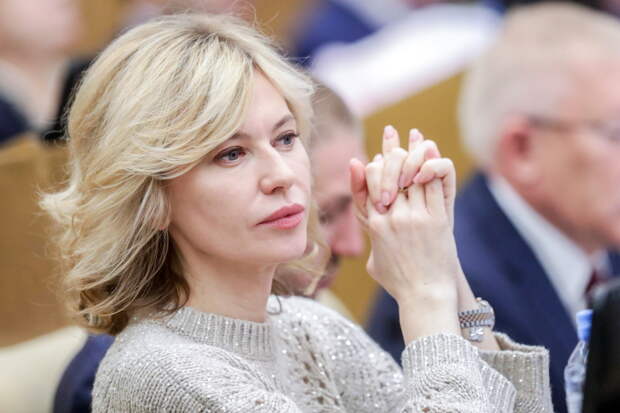Депутат Стенякина призвала отказаться от термина «мать-одиночка»
