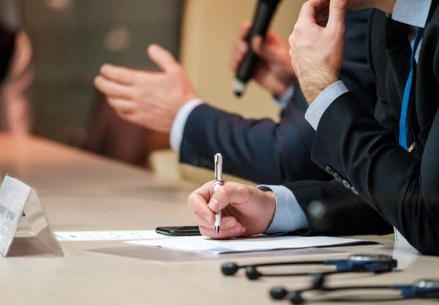 Большинство компаний в Новосибирске устанавливают дресс-код для сотрудников