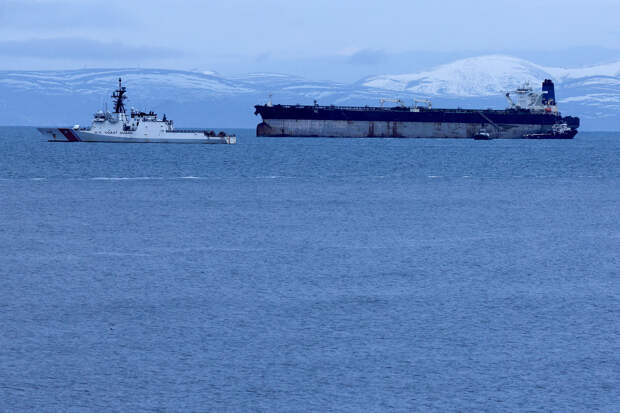 Россиянин с захваченного США танкера рассказал о походах в туалет под дулом автомата