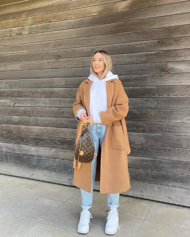 Как стильно носить толстовку с джинсами: 15 идей, которые так удобны в повседневной жизни