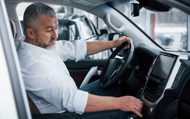 Экономия, которая убивает: эксперт назвал главные ошибки при покупке авто