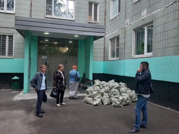 Хозяина ремонтируемой квартиры на Илимской обяжут выбрасывать строительный мусор в особый контейнер