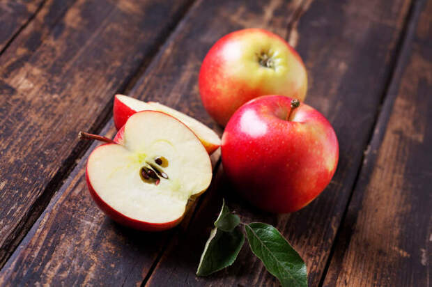 Всего одно яблоко также способно на чудесные преображения. /Фото: hi.verynicefoods.com