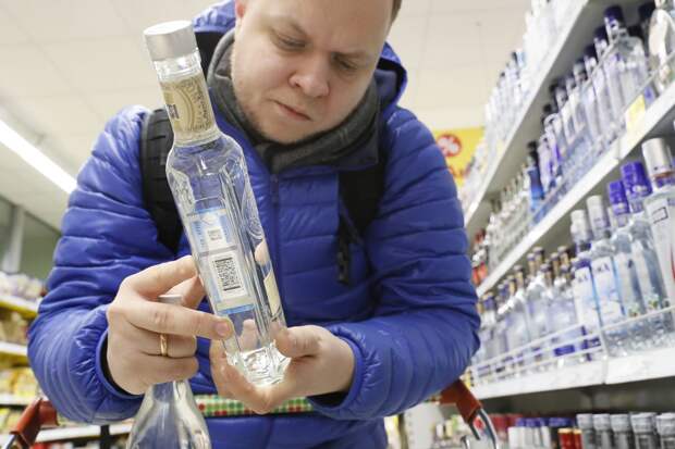 Москва и Петербург вошли в список регионов с самыми низкими продажами водки