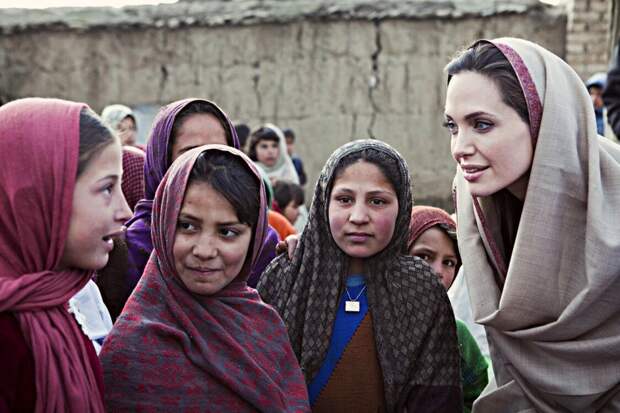 Анджелина Джоли призвала власти США мирно урегулировать сирийский конфликт