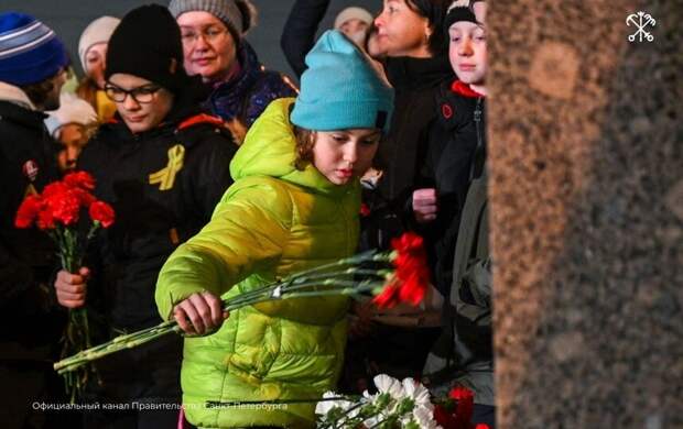 Петербуржцы почтут память защитников Ленинграда акцией "Свеча памяти"