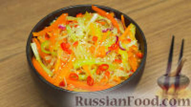 Фото к рецепту: Фунчоза со свежими овощами, по-корейски