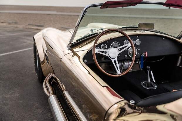 Полностью бронзовая реплика Shelby Cobra