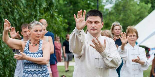 Йога и фитнес помогают худеть участникам программы «Московское долголетие». Фото: mos.ru