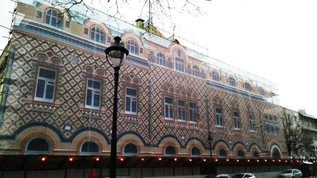 Фасады бывают временными. /Фото: tablichki-m.ru.