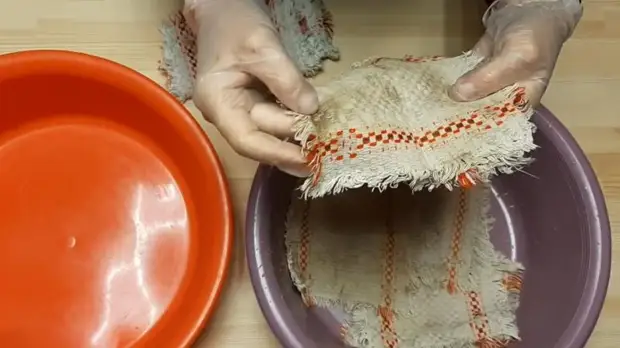 Как вернуть белым вещам первоначальную белизну с помощью клея