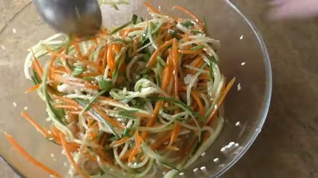 3 новых салата из огурцов Салат, Приготовление, Другая кухня, Вкусно, Рецепт, Видео, Длиннопост, Огурцы, Кулинария