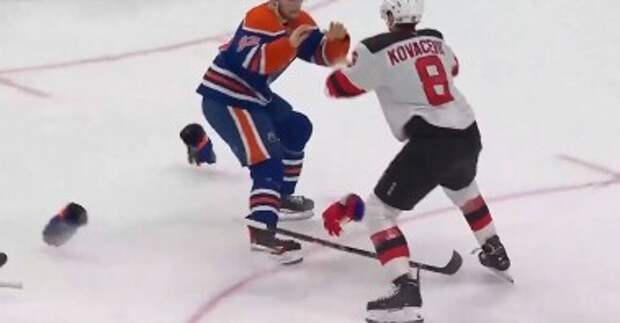 Россиянин Подколзин заступился за лидера «Эдмонтона» Макдэвида в НХЛ