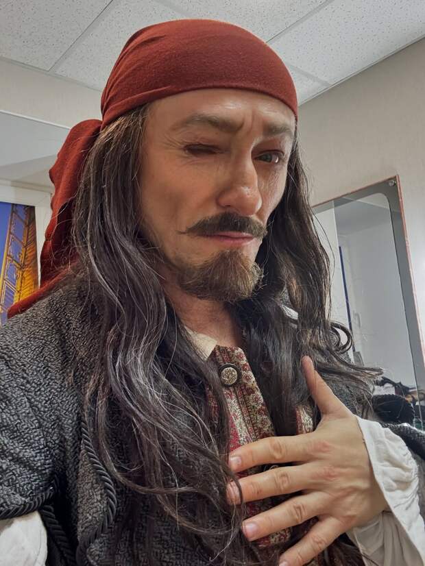 «Раньше я считал, что надо быть закрытым»: Сергей Безруков о ведении соцсетей