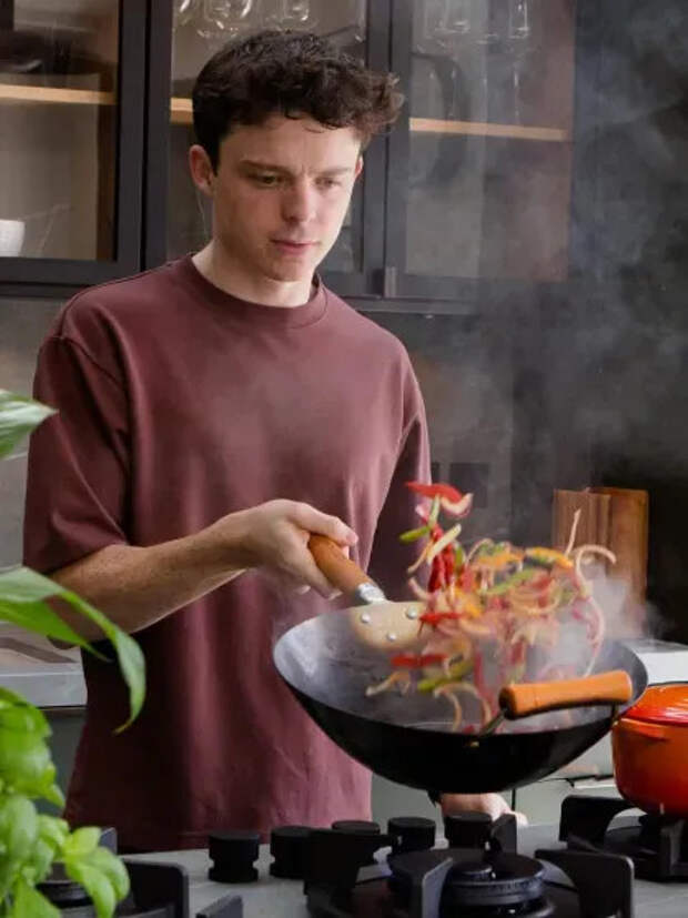 Сэм Холланд