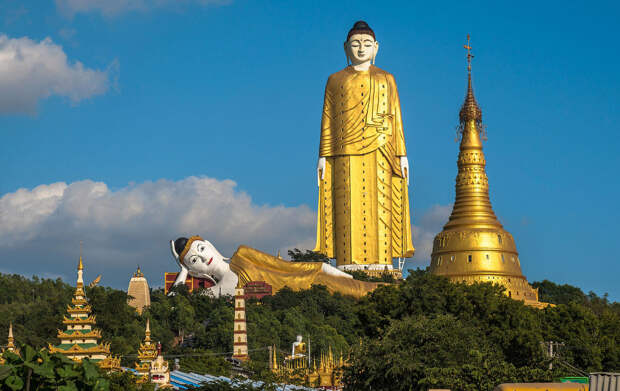 Статуя Будды в Хатакан Таунг, Мьянма