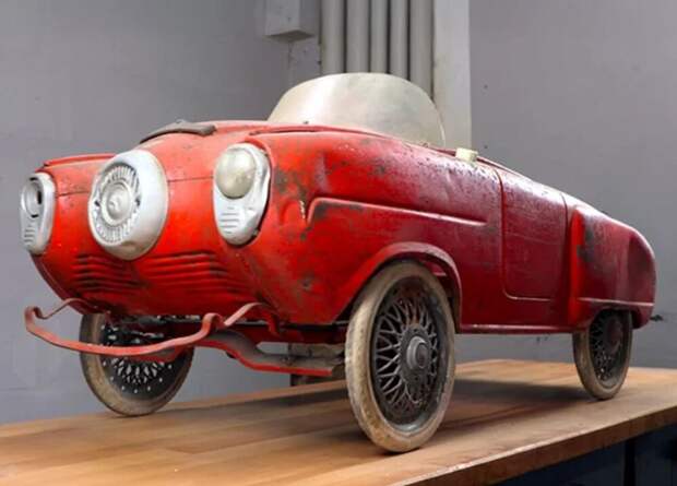 Подарок для сына: педальный Giordani Studebaker 1960