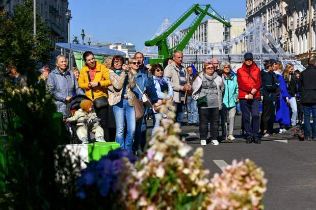 Более 35 посвященных Донбассу арт-объектов установили на Тверской улице ко Дню города