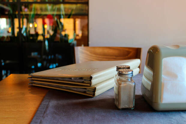 Адвокат Глазкова: за отказ впустить в ресторан из-за фейс-контроля можно подать в суд