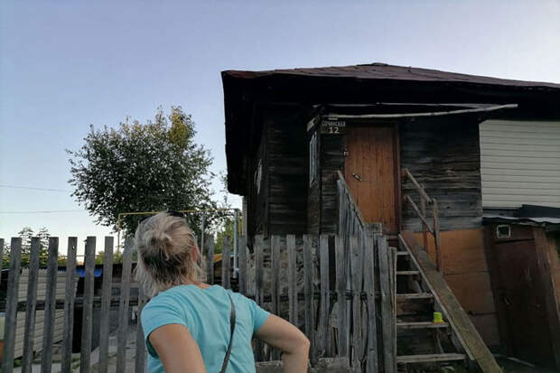 В брошенном богом поселенье старом. Деревня Бугры Новосибирск. Новосибирск наступает на деревню Бугры. Фото бугра в деревне. Деревня Тайного листа.