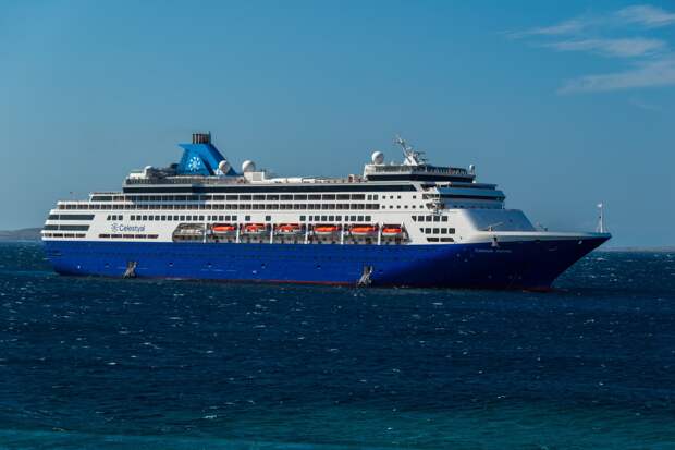 Россиянке с ребенком разрешили остаться на застрявшем в Катаре круизном лайнере