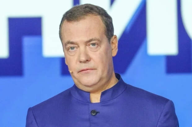 Медведев: возможности США как мирового гегемона истощены