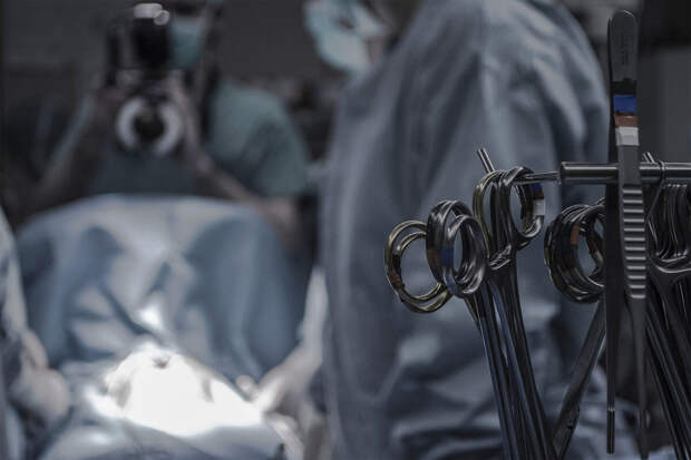 В Красноярске врачи забыли иглу в брюшной полости пациентки во время операции