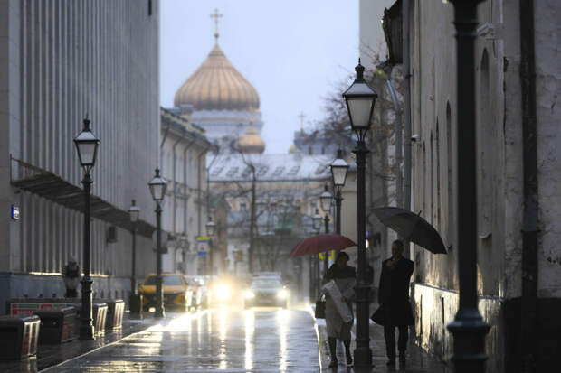 Москвичей предупредили о ветре и мокром снеге