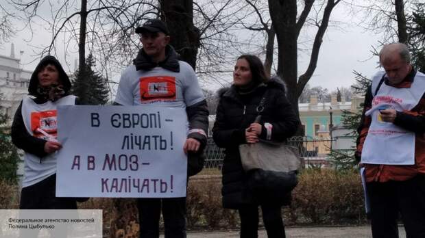 Медики рисуют картину апокалипсиса: больных туберкулезом и шизофренией выставят на улицу