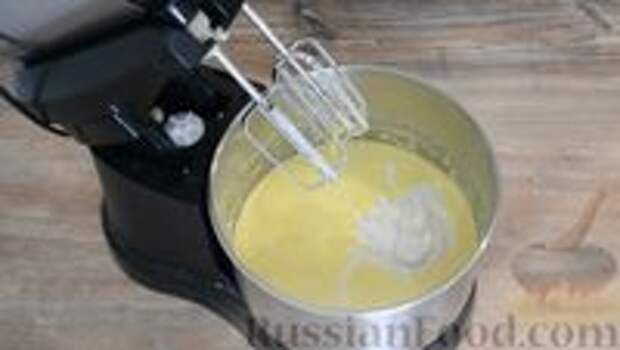 Фото приготовления рецепта: Шоколадный пирог-ватрушка с творожной начинкой - шаг №2
