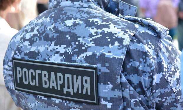 В Котласе сотрудники Росгвардии нашли и вернули домой пенсионерку с деменцией